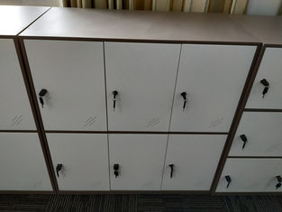 China Armario de almacenamiento de acero del personal de la ropa de los muebles de la puerta durable del gabinete 6 H1000XW900XD400mm proveedor