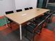 Piernas del marco de acero del escritorio de la mesa de reuniones del espacio de oficina y top de madera del mDF con el zócalo proveedor