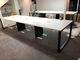 Piernas del marco de acero del escritorio de la mesa de reuniones del espacio de oficina y top de madera del mDF con el zócalo proveedor
